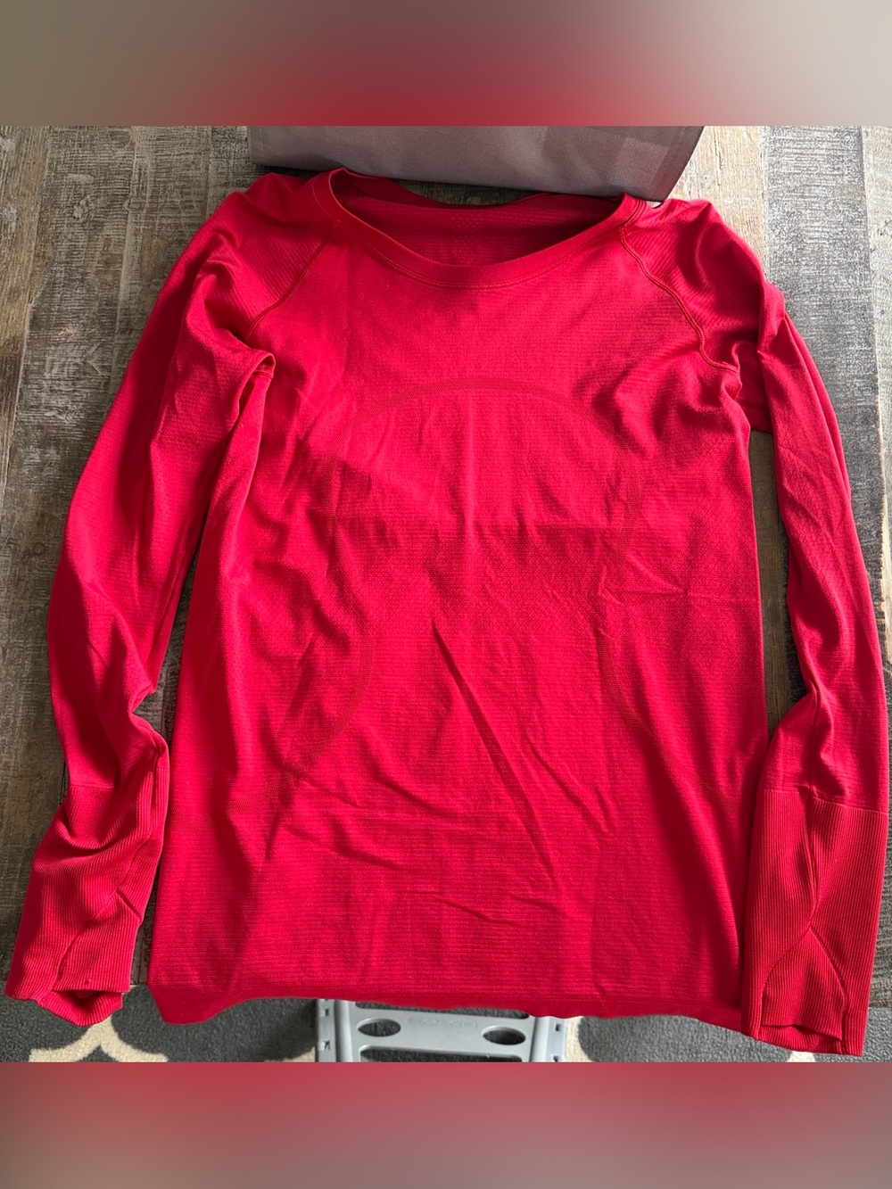 Lululemon Swiftly Tech Long Sleeve Crew
Dark Red Size 10